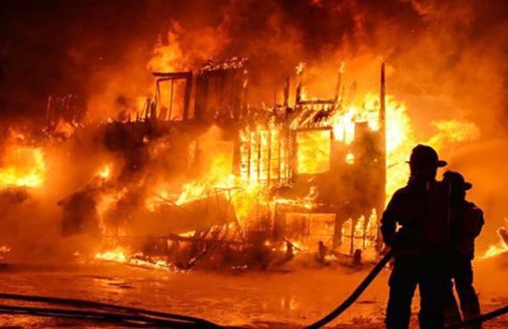 Kebakaran Pabrik Limbah B3 di Karawang: PT Dame Alam Sejahtera Terbakar Dini Hari, Penyebab Belum Diketahui