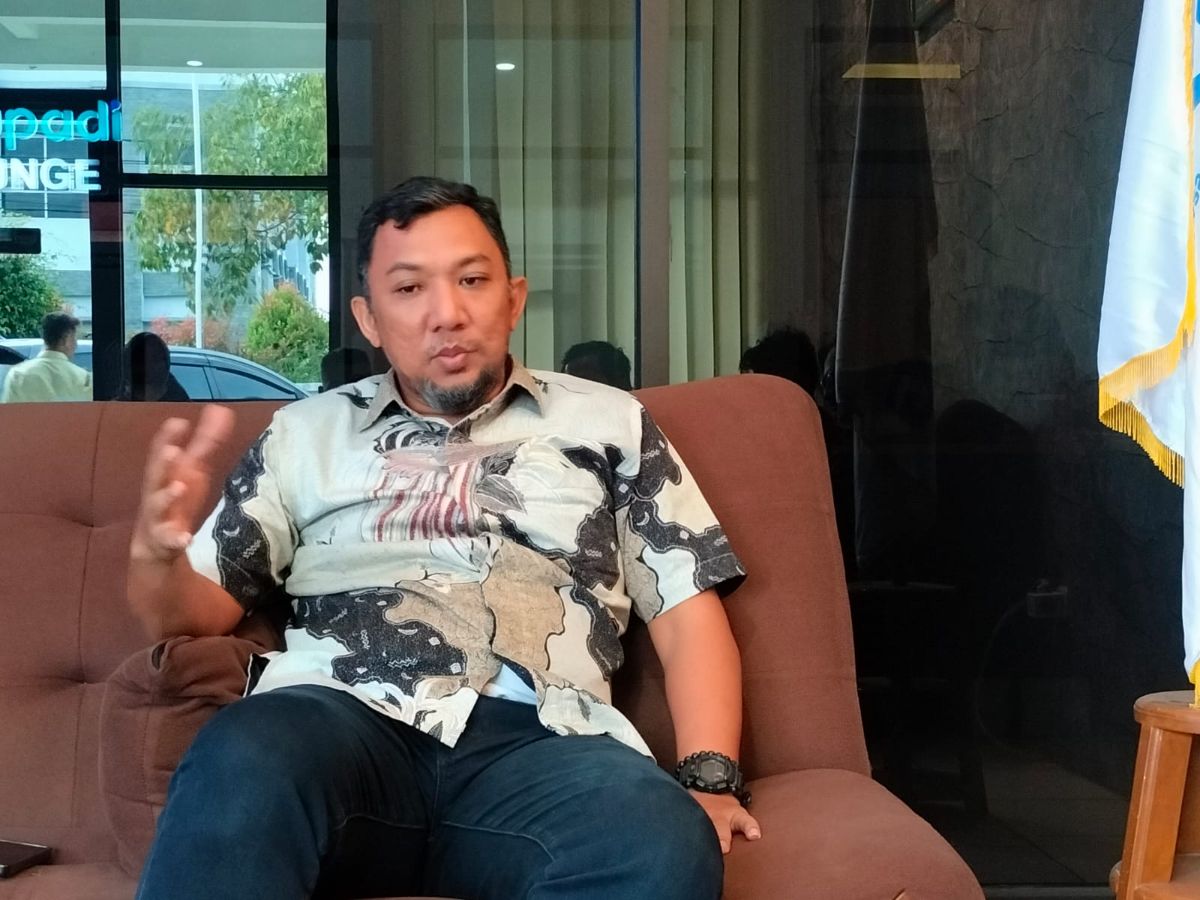 Bulog Karawang Jamin Stok Minyakita Aman: Pedagang Diminta Borong Langsung untuk Tekan Harga - Foto 2