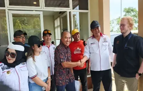加拉旺大型 APDESI-Karang Taruna 演示和平结束，暴力指控凸显 - Foto 3