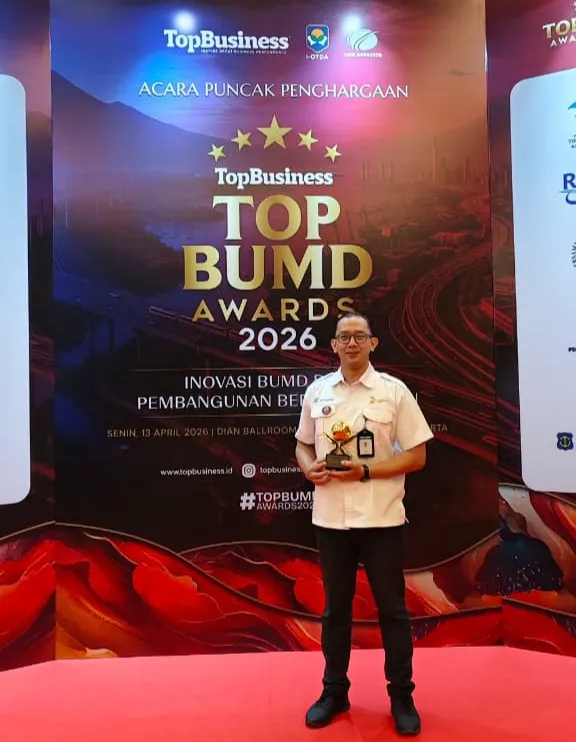 夸！ PT LKM Karawang 荣获 2026 年 3 星 TOP BUMD 奖，区域 BUMD 升级的证据 - Foto 3