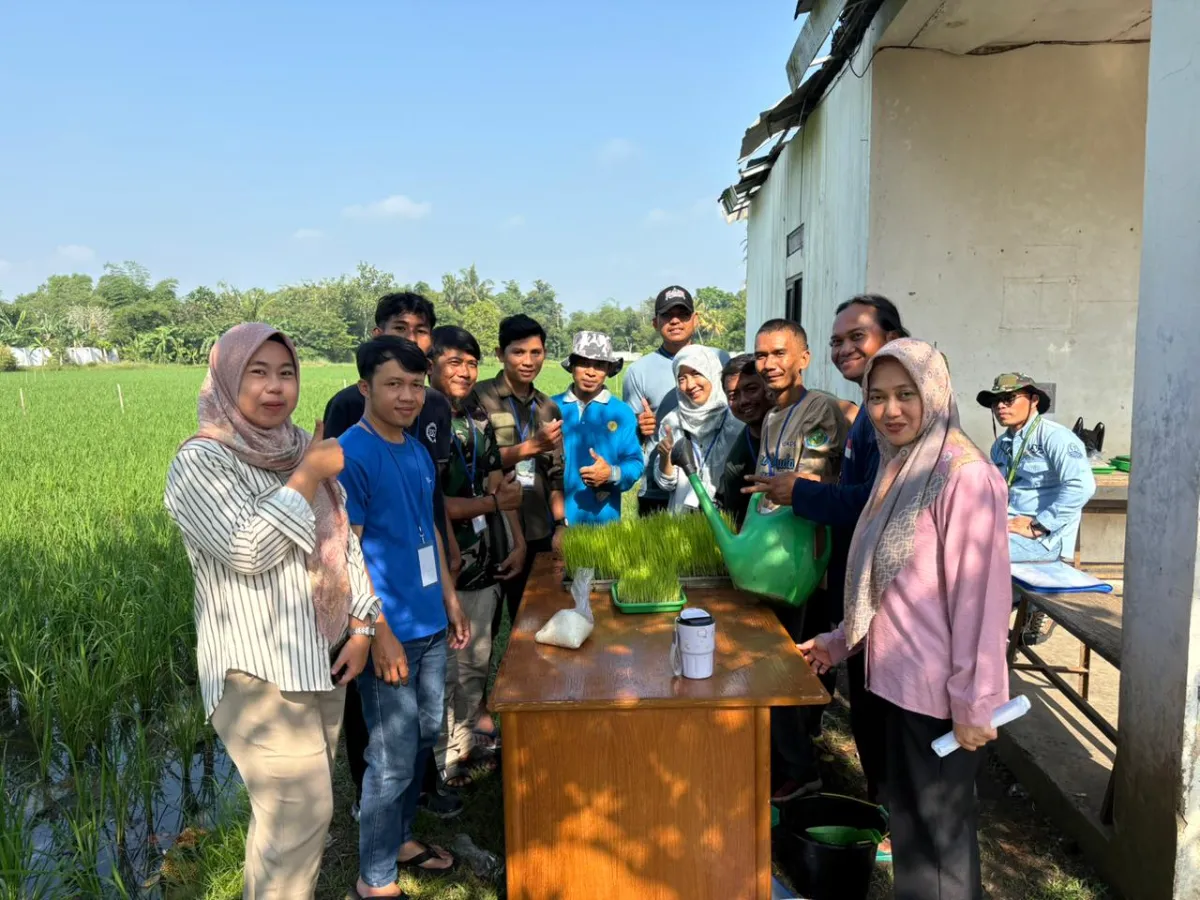 Di Tengah Dominasi Industri, Dua Pemuda Karawang Pilih Jadi Petani Modern - Foto 2
