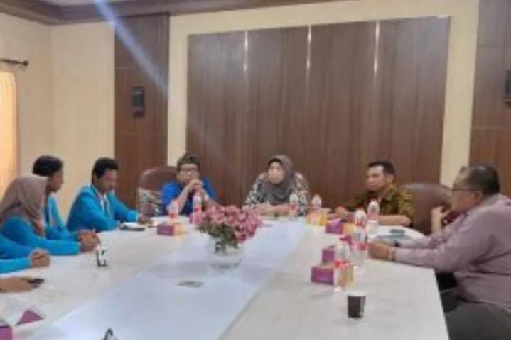 Audiensi Panas di Disnaker Karawang, Mahasiswa Pertanyakan Kunker ke Bali: Pejabat Klaim Gunakan Dana Pribadi