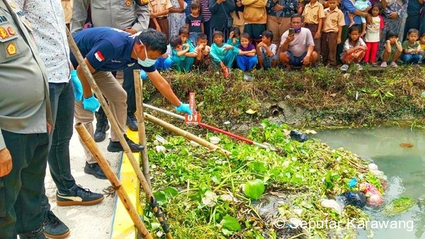 Geger! Kerangka Manusia Mengambang di Saluran Irigasi Pedes Karawang, Warga Kerja Bakti Langsung Panik