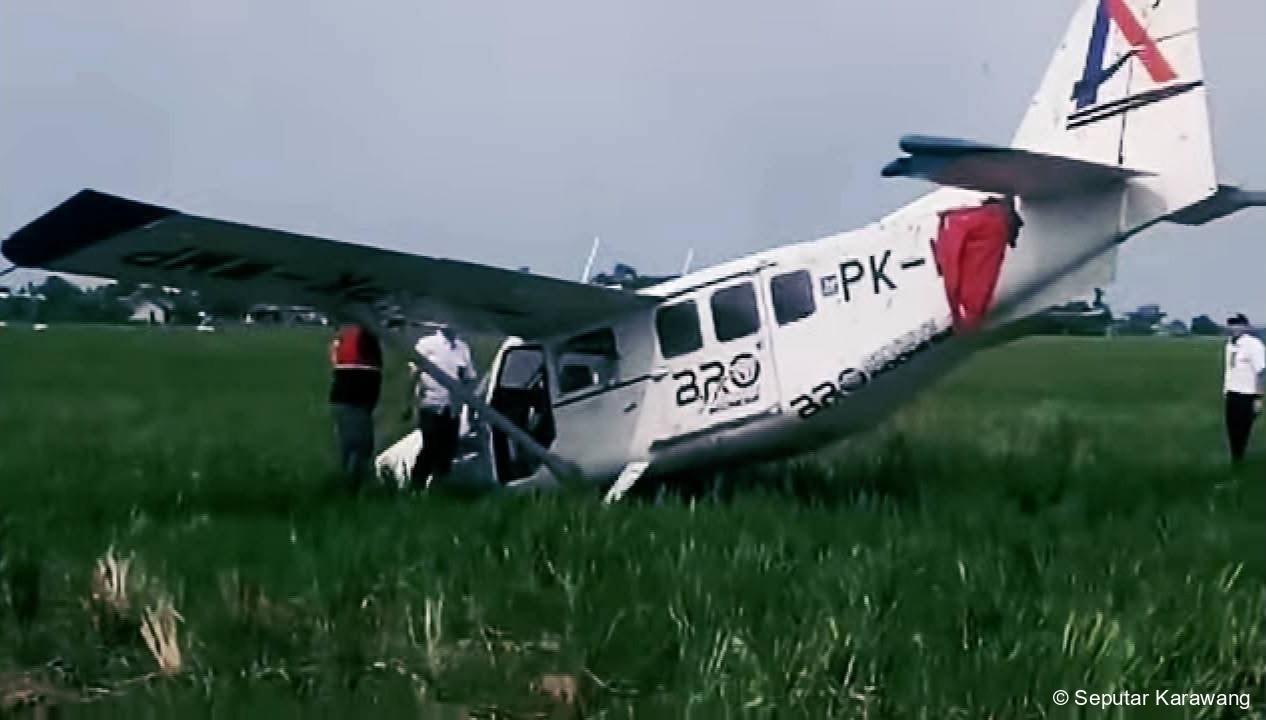 DETIK-DETIK GENTING! Pilot Eko 'Menyelamatkan Nyawa' dengan Pendaratan Darurat di Sawah Karawang: "Power Loss di 5.500 Kaki"