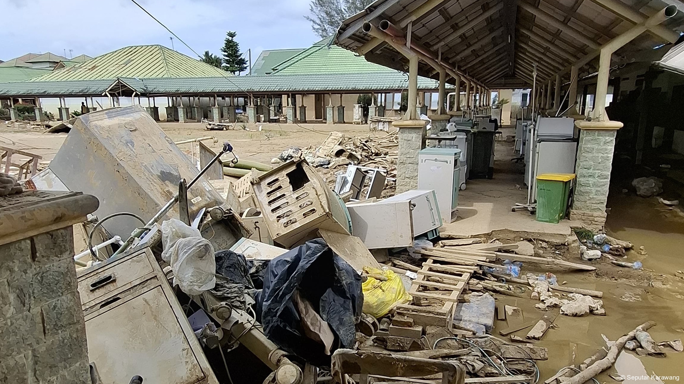 Aksi Nyata Kemanusiaan: Dua Relawan FPI Karawang Terjun Bantu Pulihkan RSUD Aceh Tamiang