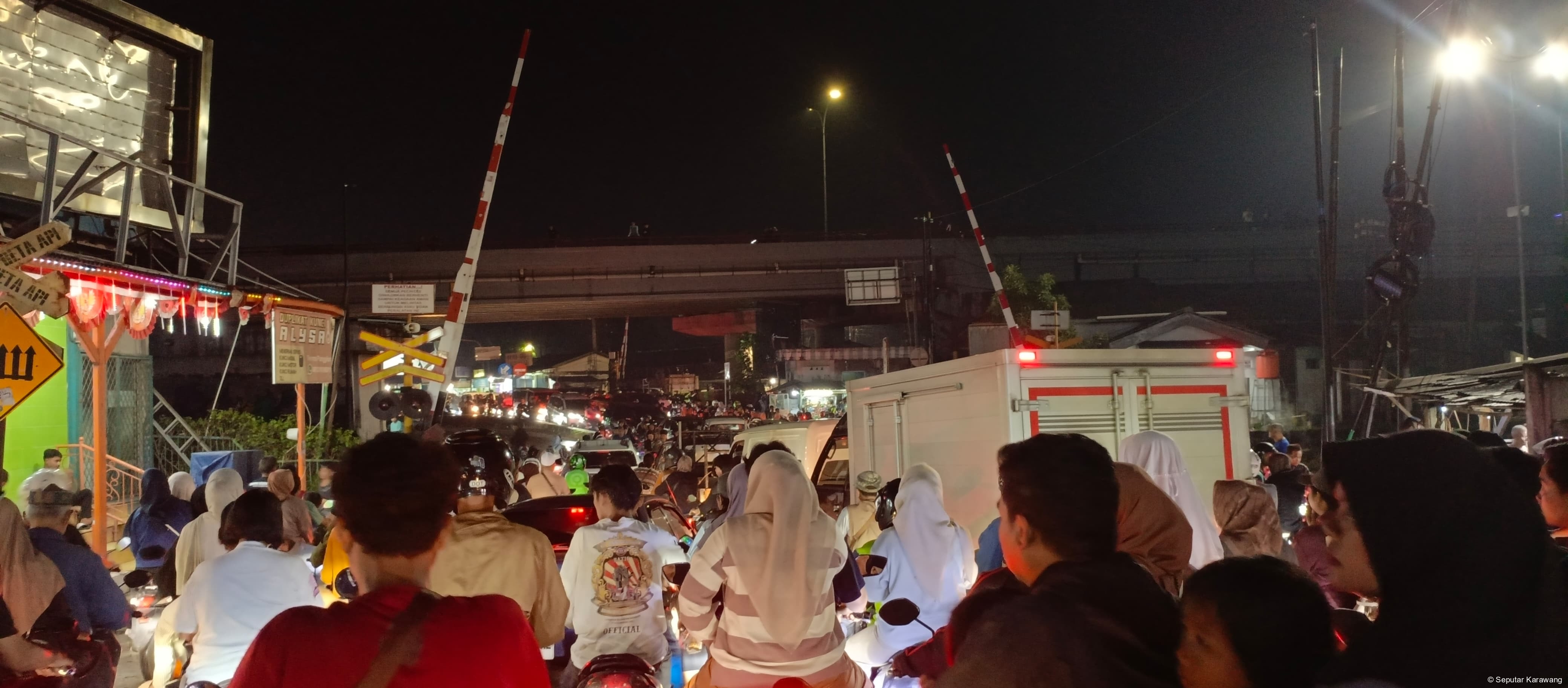 Malam Tahun Baru: Flyover Cikampek Macet Parah, Pedagang Pasar Mengeluh Harga Pokok Naik