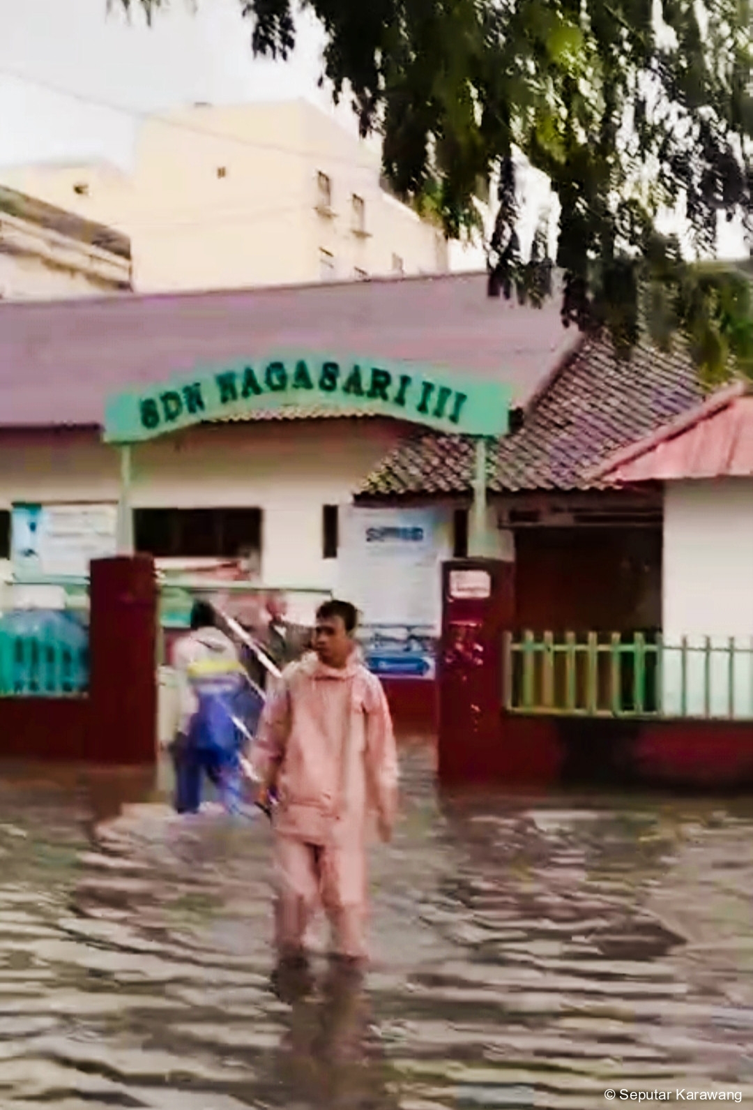 Banjir Tak Kunjung Teratasi, Siswa SDN Nagasari III Karawang Terpaksa BDR